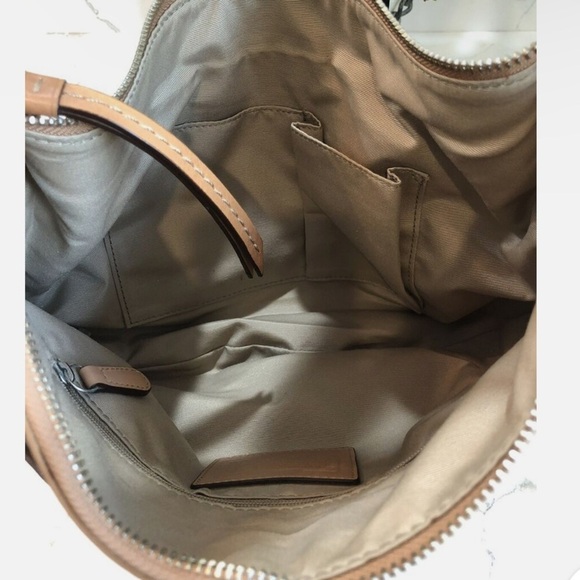 Coach "Hobo Style" Vintage Handbag with embossed "Coach" signature - Picture 6 of 7